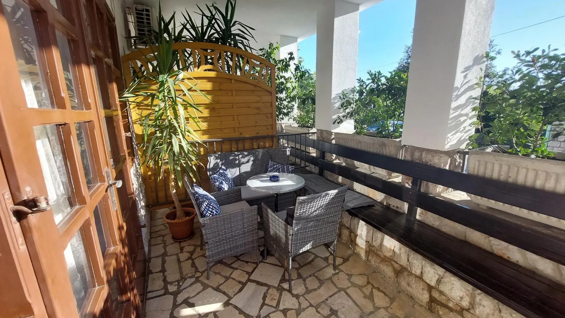 Loredana Apartments Crikvenica 0*,