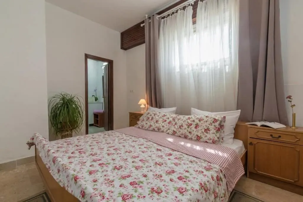 Loredana Apartments Crikvenica 0*,